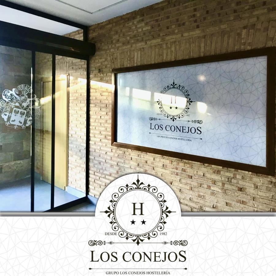 Hotel Los Conejos Mora Exterior foto